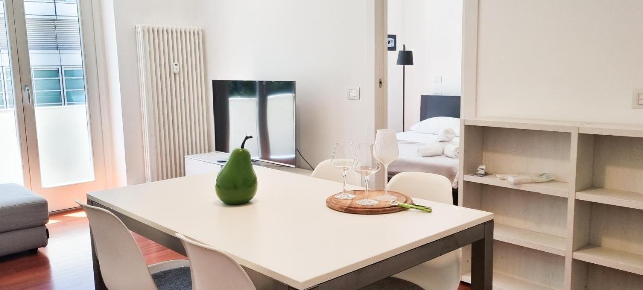 Joivy Superb Flat, 2 Balconies & Skyscrapers View Lägenhet Milano Exteriör bild