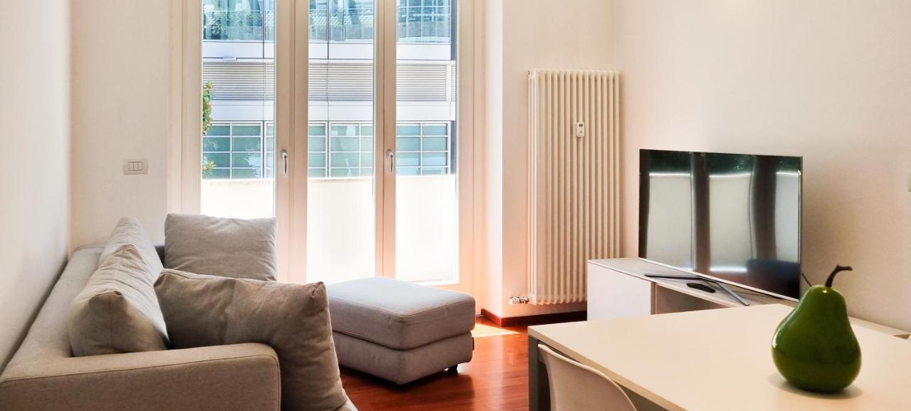 Joivy Superb Flat, 2 Balconies & Skyscrapers View Lägenhet Milano Exteriör bild